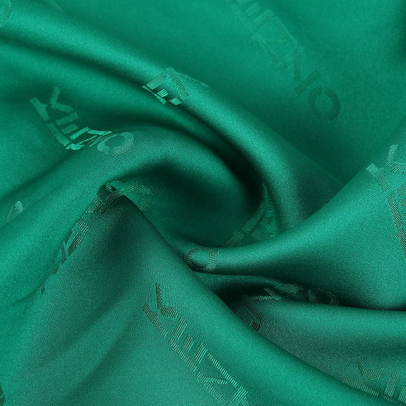 Tejido de forro jacquard con letras verdes
